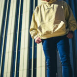 mono amarillo front
